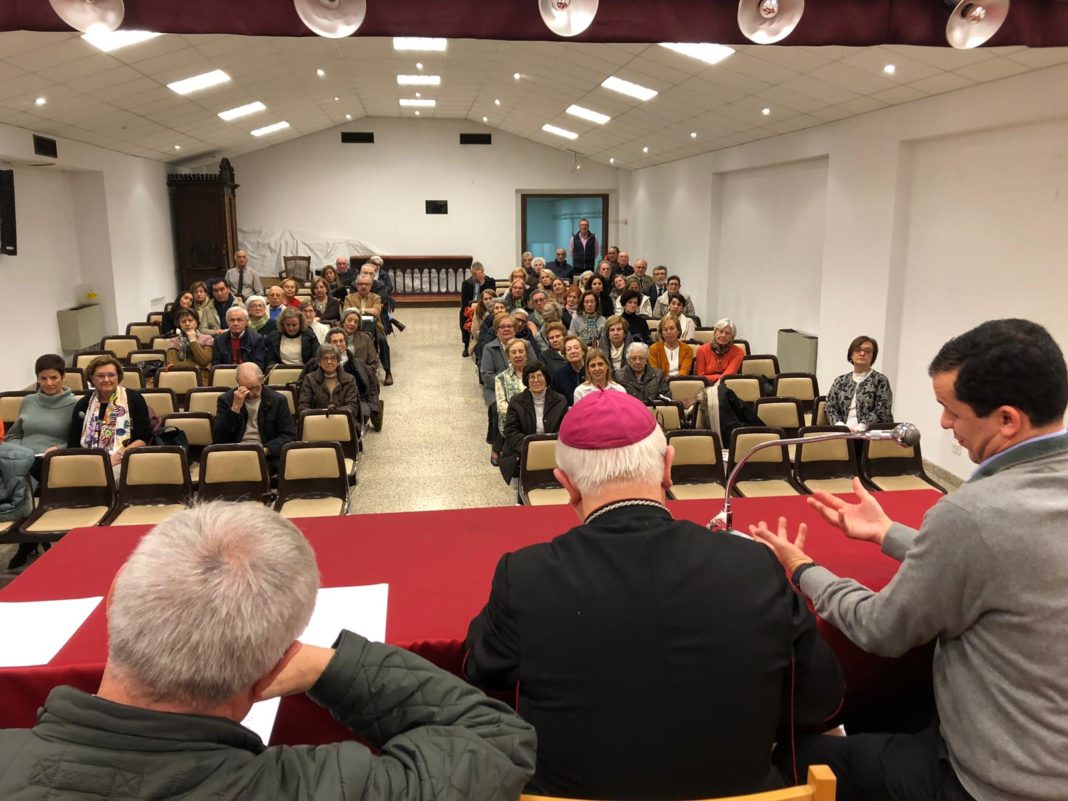 Mons Barrio se encuentra con los colaboradores de la unidad pastoral