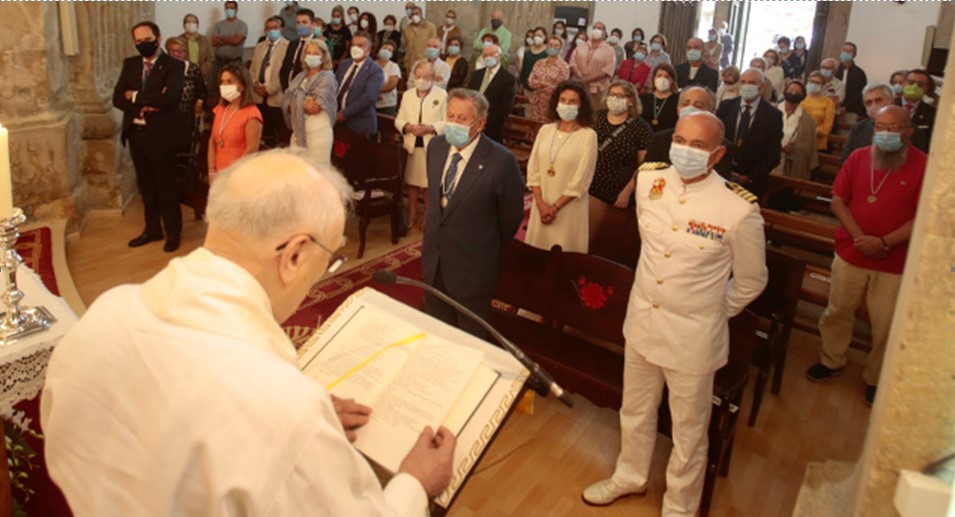 La ceremonia oficiada por Julián Barrio. RAFA FARIÑA