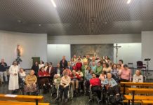 Mons. Francisco Prieto preside una Misa para personas sordas en el Cottolengo