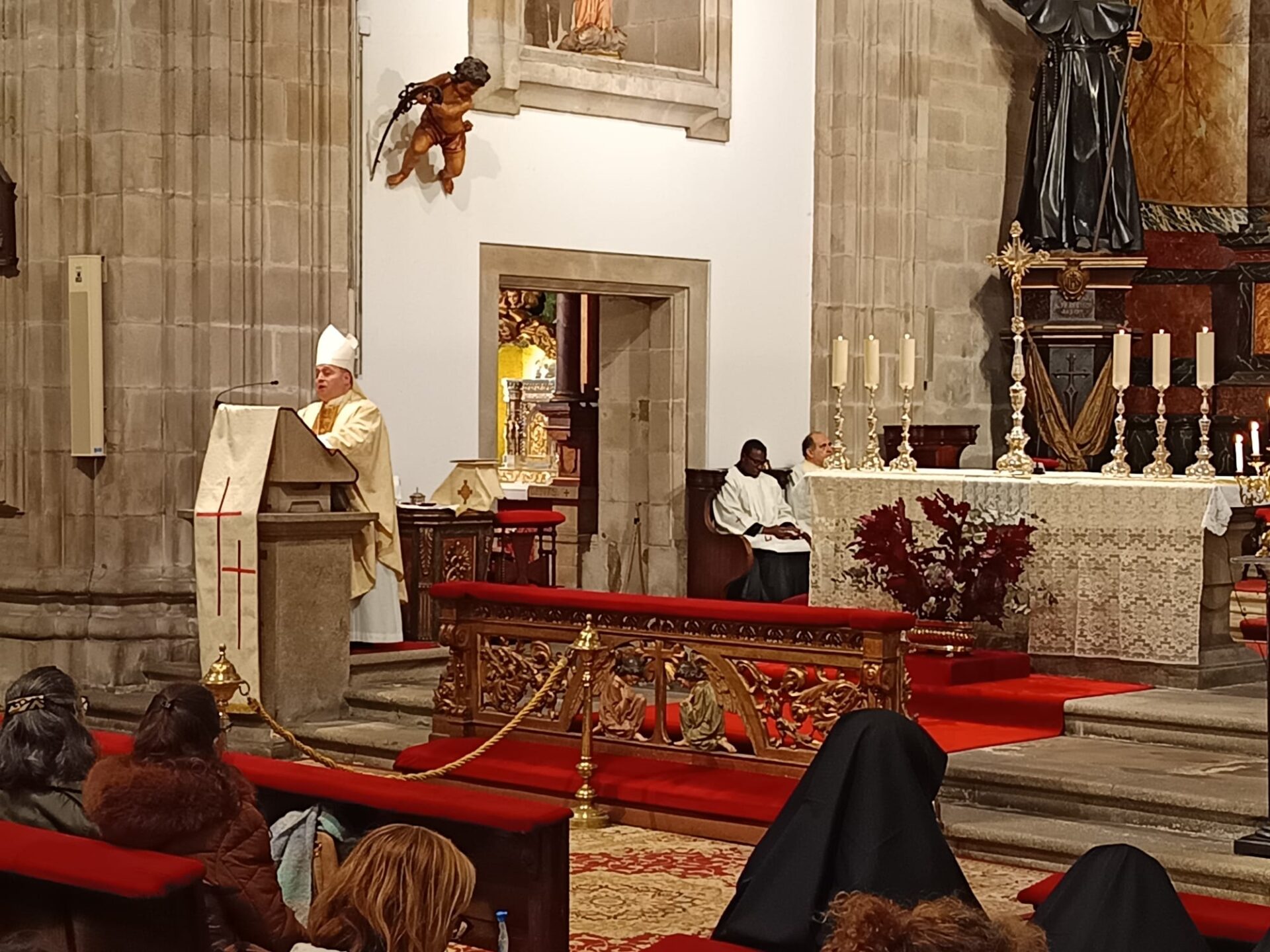 El arzobispo de Santiago presidió la Eucaristía en la celebración de la ...