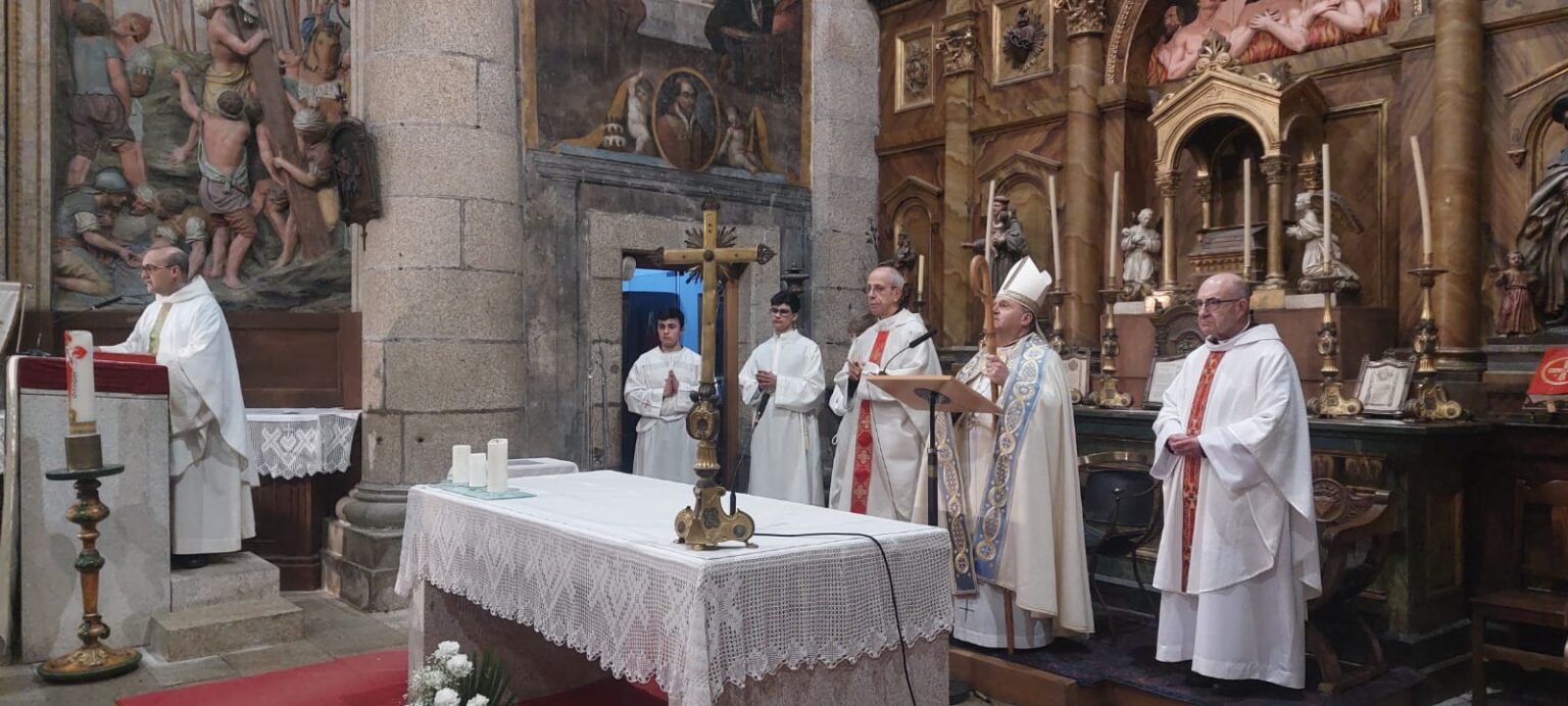 El arzobispo de Santiago invita a “abrir el corazón como María” en la ...