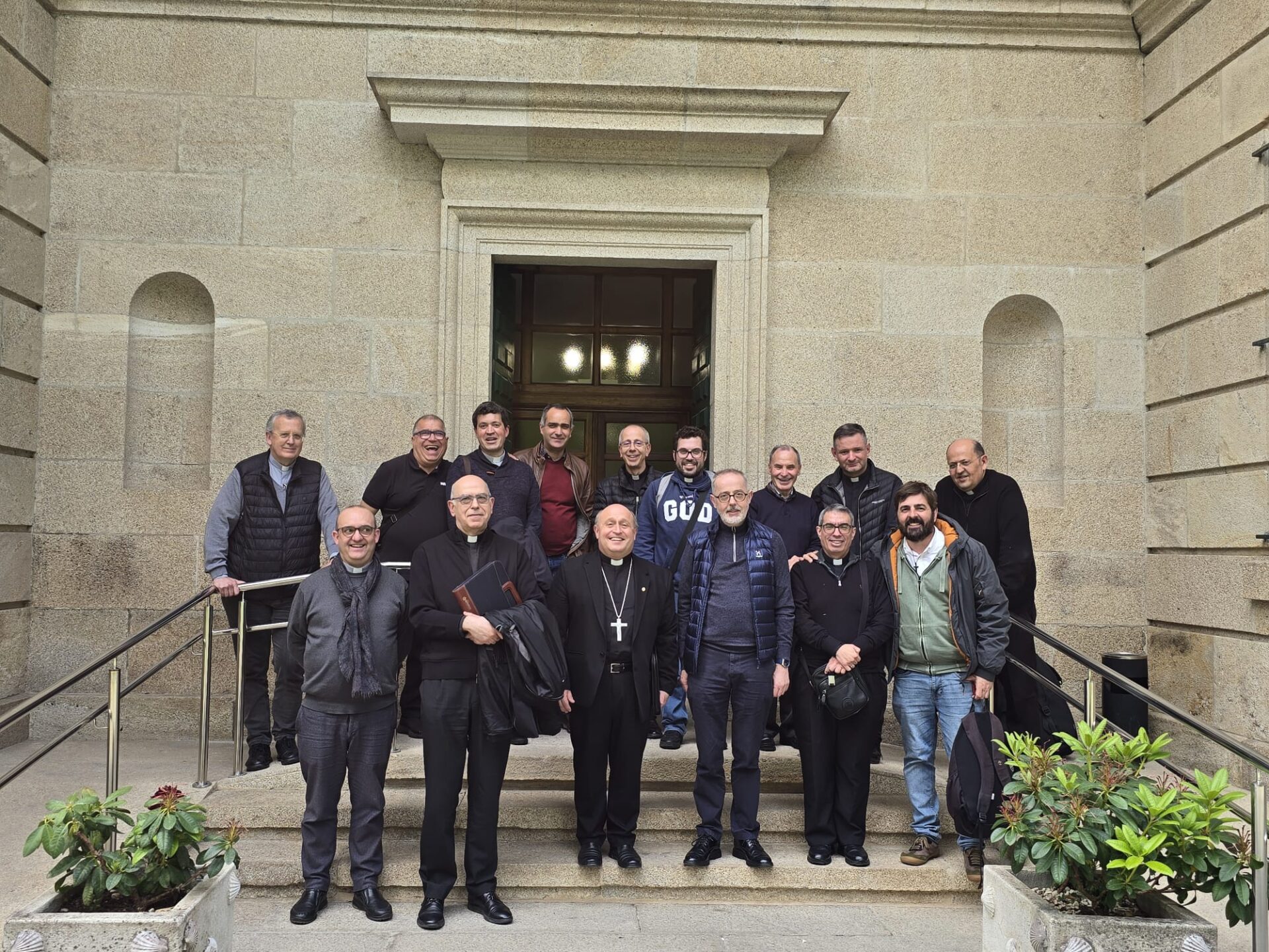 El arzobispo de Santiago continúa su agenda pastoral con un encuentro ...