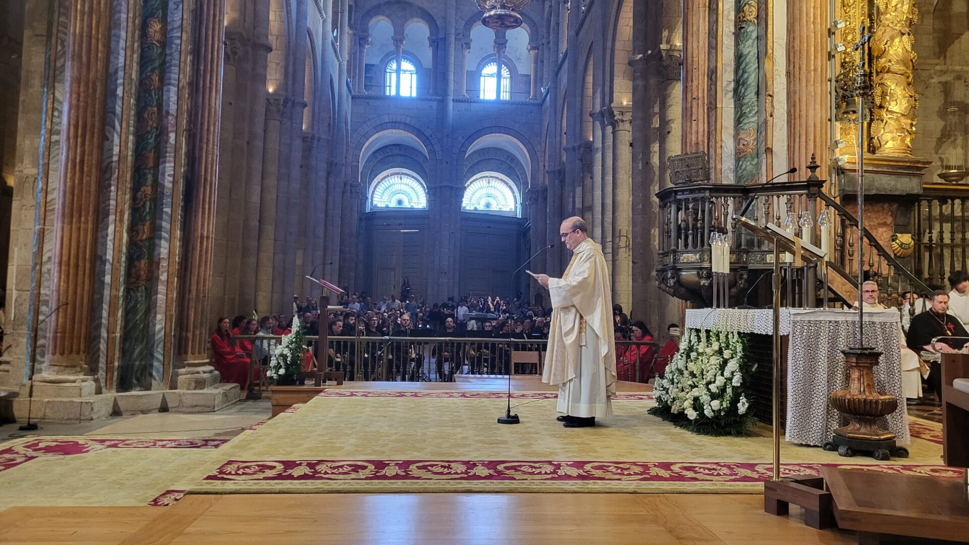La Archidiócesis de Santiago celebra el Corpus Christi alzando la ...