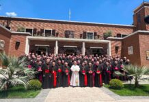 El Papa León XIV visita a los obispos españoles en la CEE