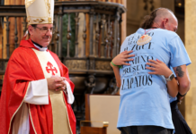 «Deus ámate como es, pero sóñate mellor»: un Camio a Santiago para volver a crer no futuro
